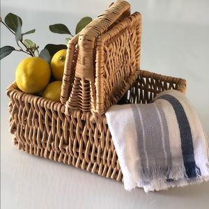 Sturdy wicker basket with flip top cover